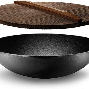 Try the endless possibilities when cooking with this wok